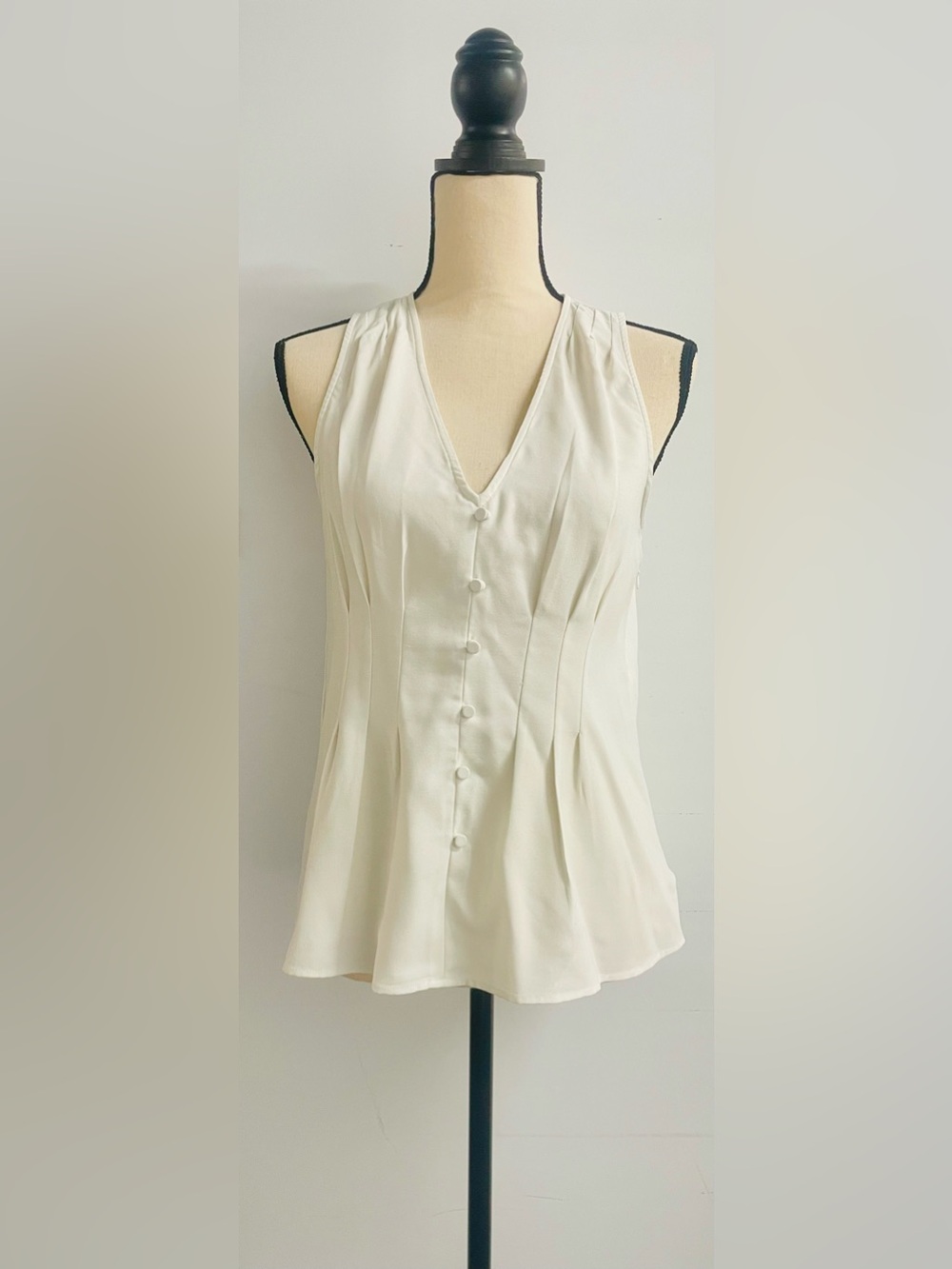 Ann Taylor Factory Ivory Button-Front Sleeveless V-Neck Top